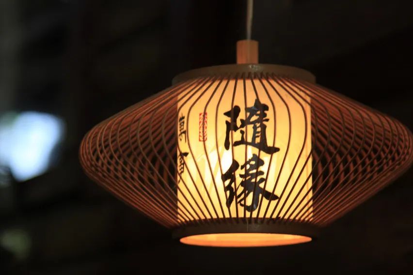 候车厅遇“高人”辩佛理，方知自己修了20年徒劳行